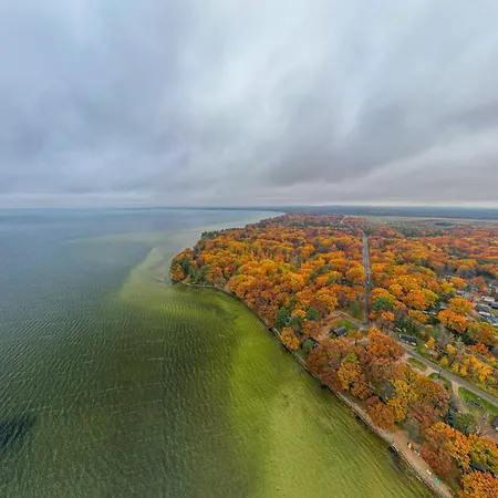 Houghton Lake Vacation Rental - Walk To The Water!